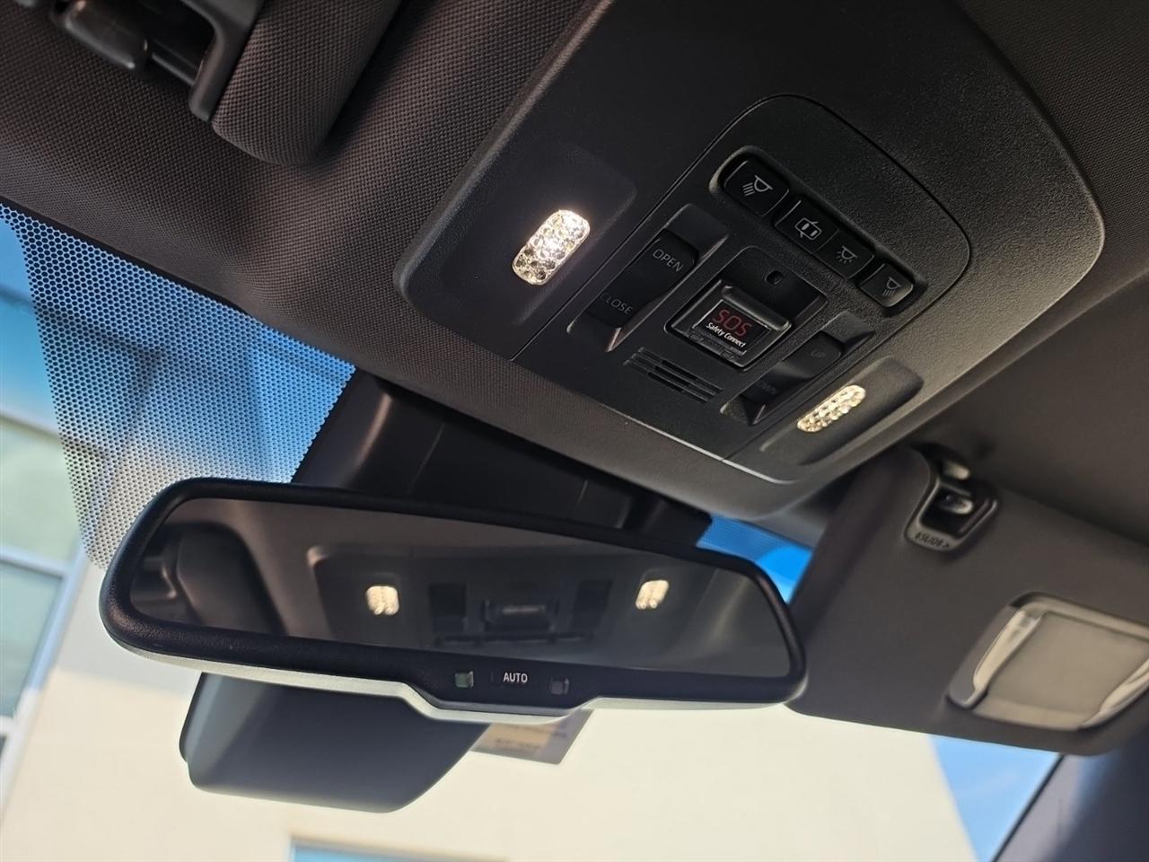 Toyota Avalon Hybrid XLE 2020