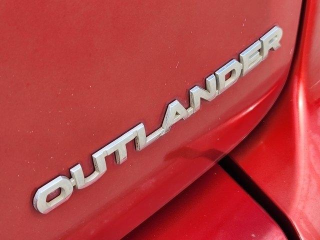 Mitsubishi Outlander ES 2WD 2010