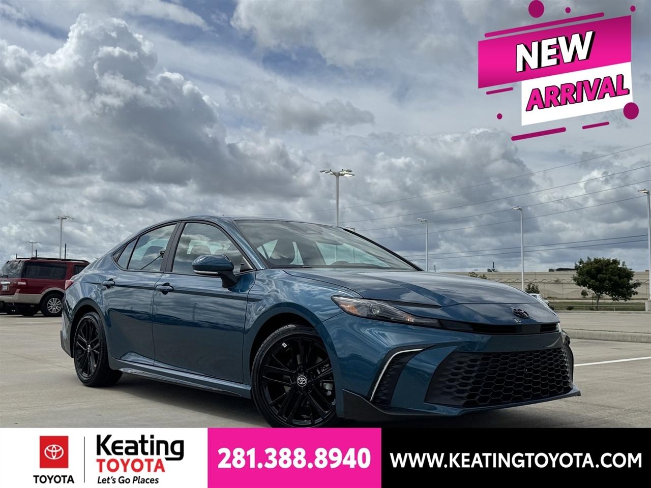 Toyota Camry Hybrid XLE 2026
