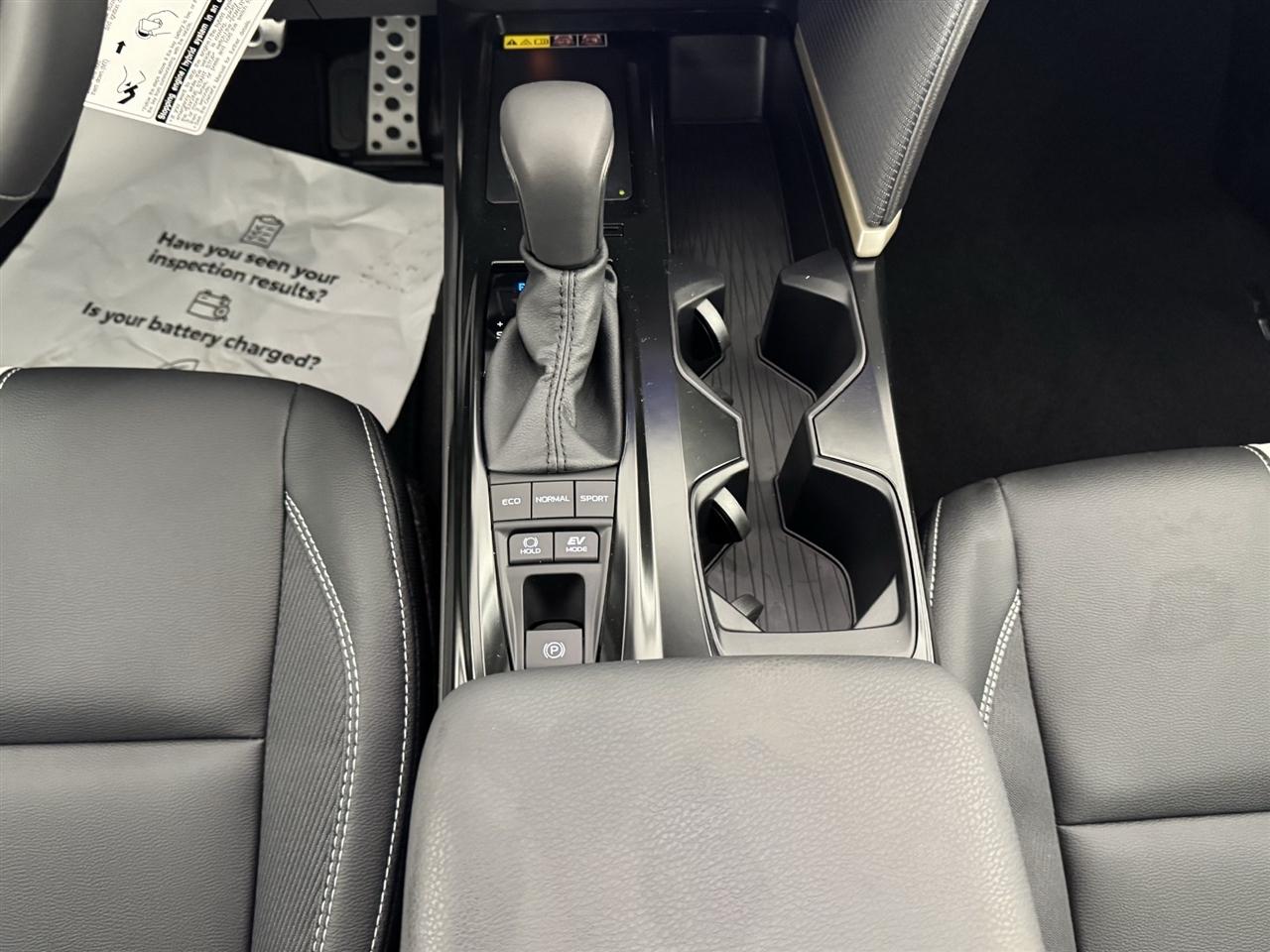 Toyota Camry Hybrid XLE 2026