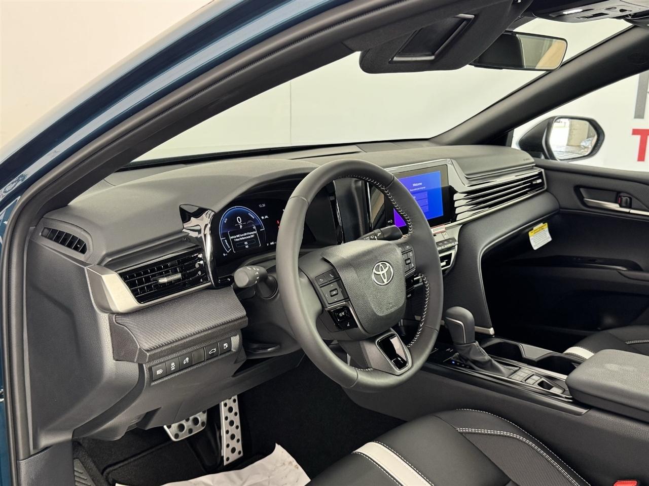 Toyota Camry Hybrid XLE 2026