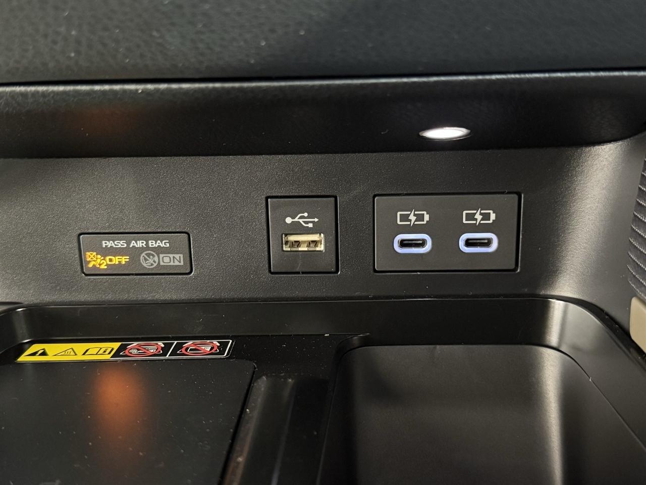Toyota Camry Hybrid XLE 2026