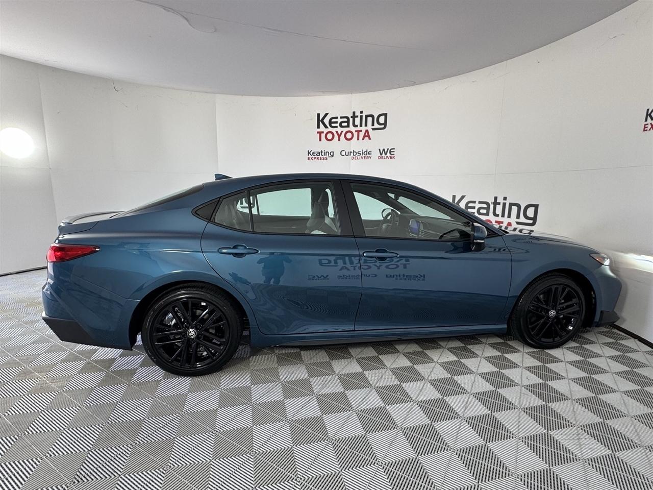 Toyota Camry Hybrid XLE 2026