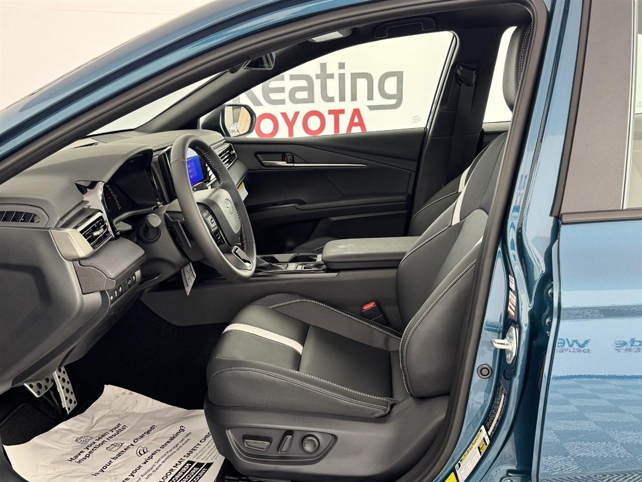 Toyota Camry Hybrid XLE 2026