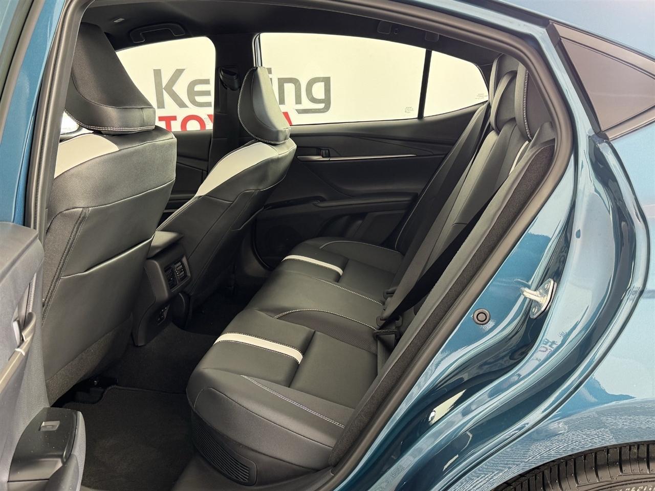 Toyota Camry Hybrid XLE 2026