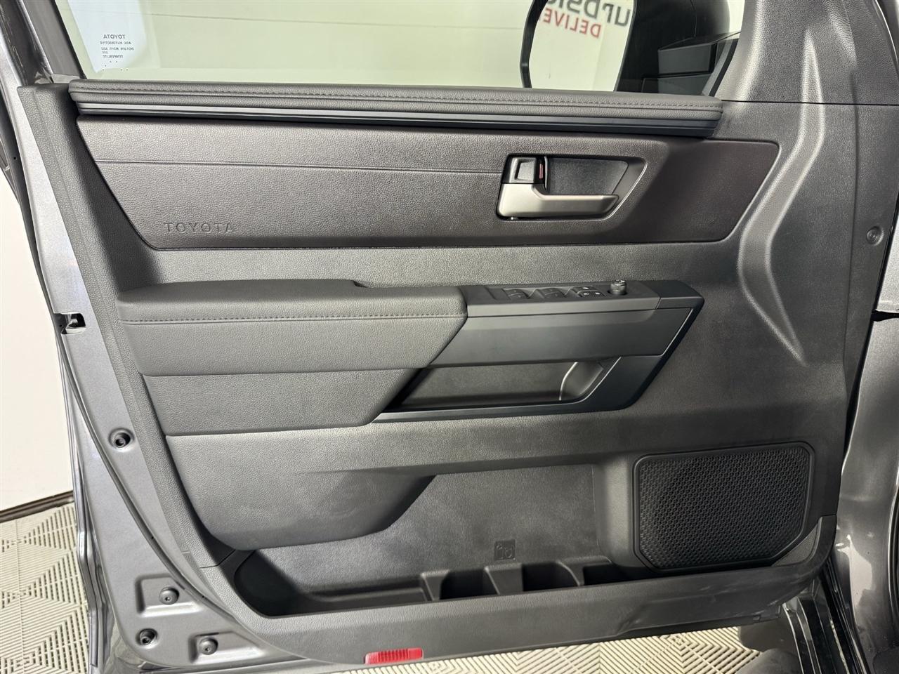 Toyota Tundra SR5 CrewMax 2WD 2026