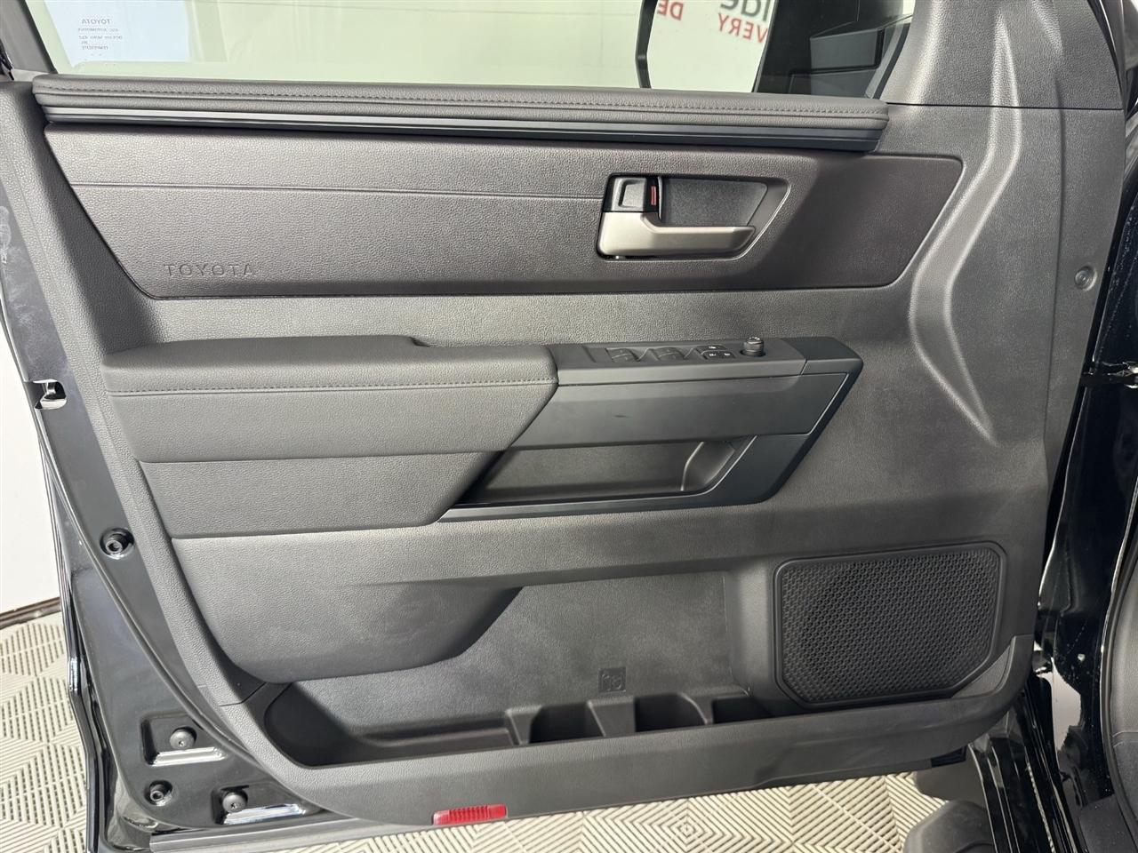 Toyota Tundra SR5 CrewMax 2WD 2026