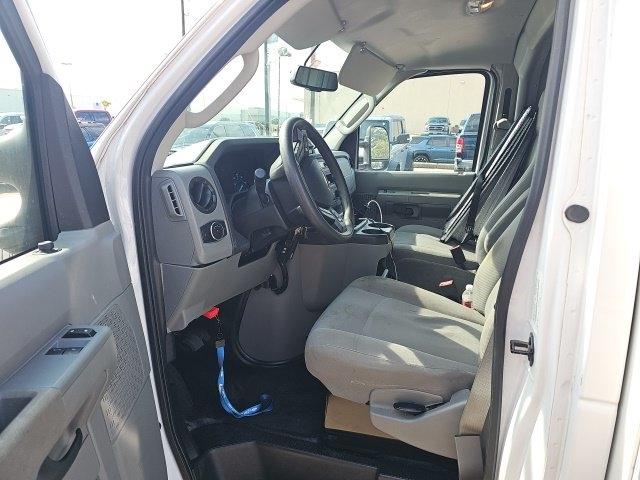 Ford Econoline E-350 Super Duty 2023