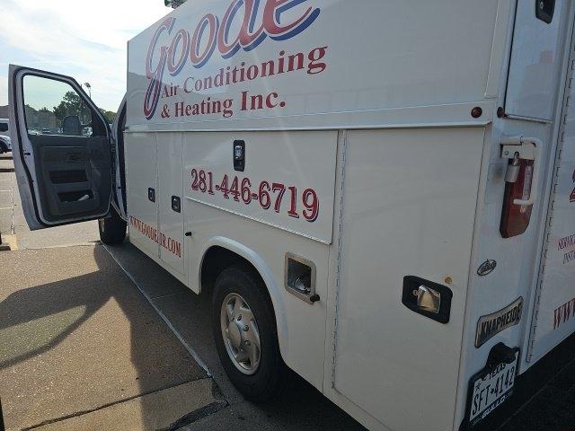 Ford Econoline E-350 Super Duty 2023