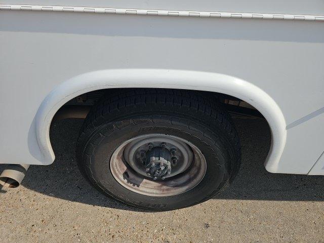 Ford Econoline E-350 Super Duty 2023
