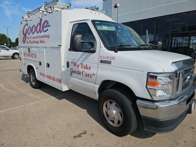 Ford Econoline E-350 Super Duty 2023