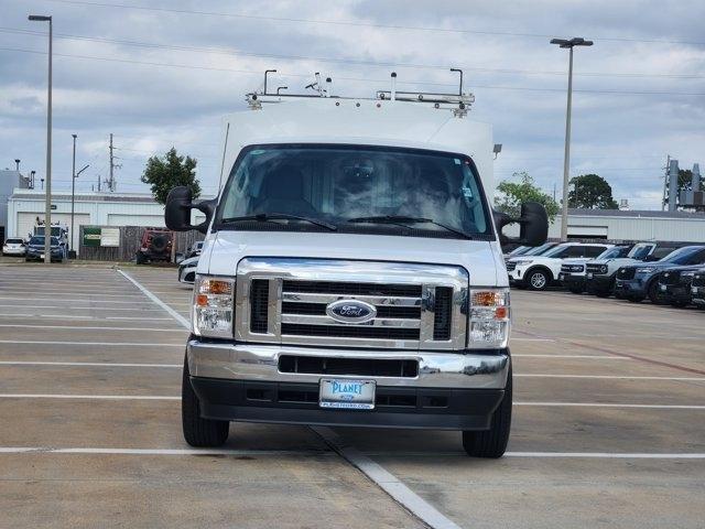 Ford Econoline E-350 Super Duty 2023