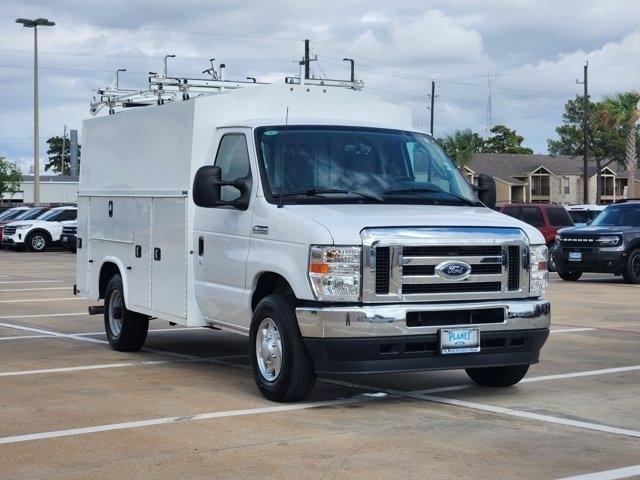 Ford Econoline E-350 Super Duty 2023