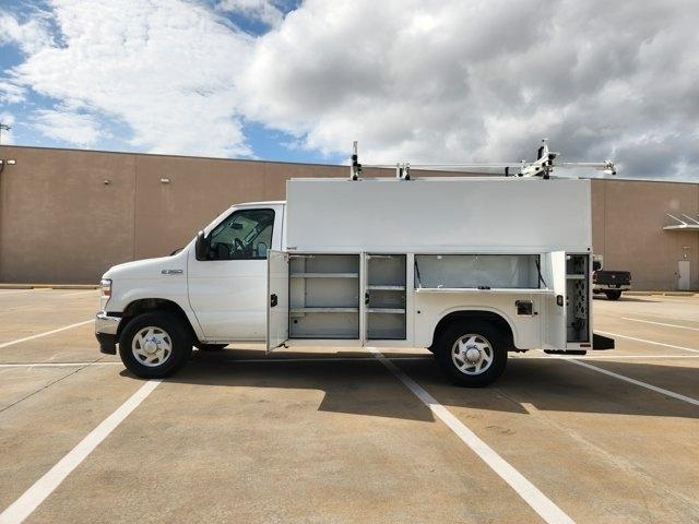 Ford Econoline E-350 Super Duty 2023
