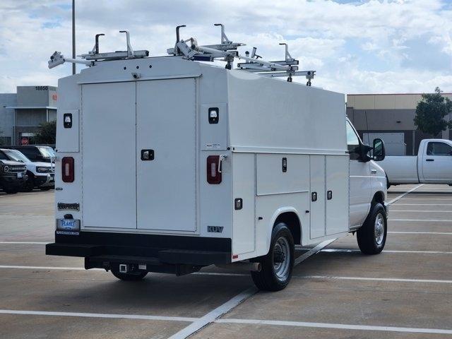 Ford Econoline E-350 Super Duty 2023