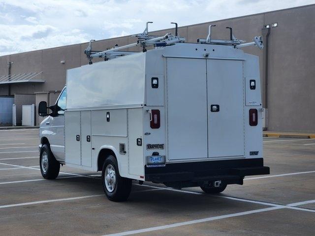 Ford Econoline E-350 Super Duty 2023