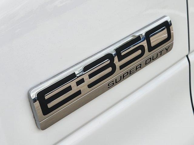 Ford Econoline E-350 Super Duty 2023