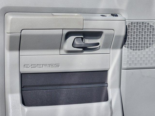 Ford Econoline E-350 Super Duty 2023