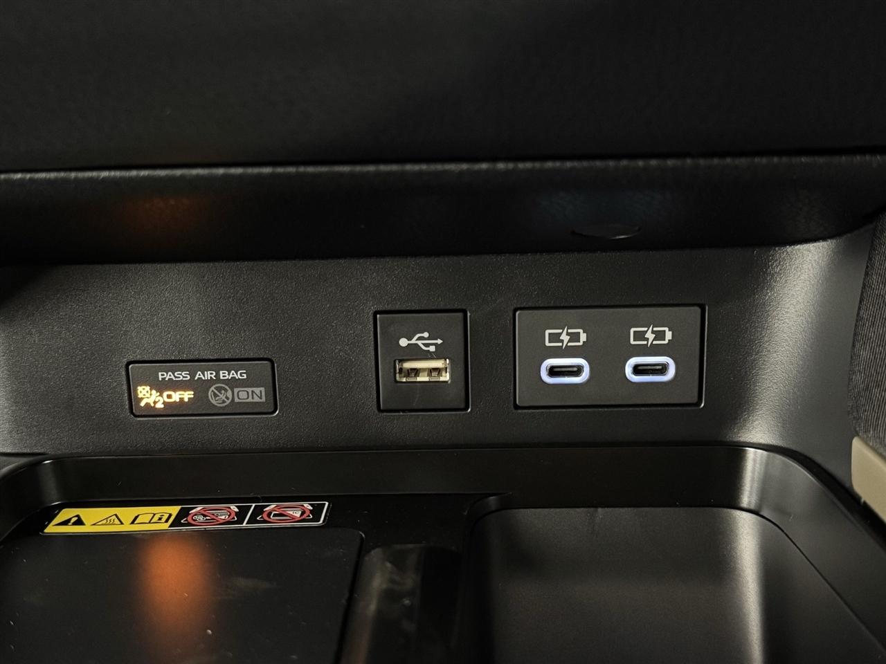 Toyota Camry Hybrid XLE 2026