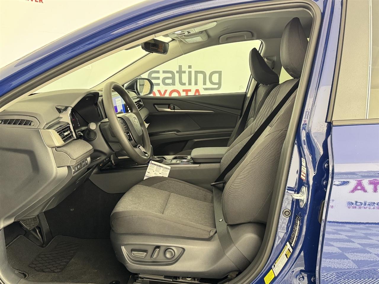 Toyota Camry Hybrid XLE 2026