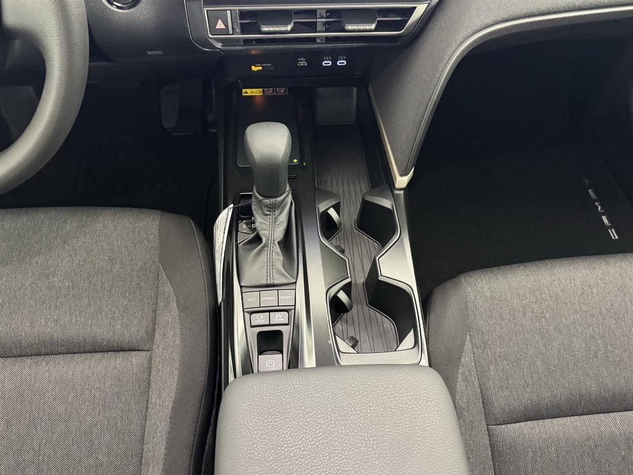 Toyota Camry Hybrid XLE 2026