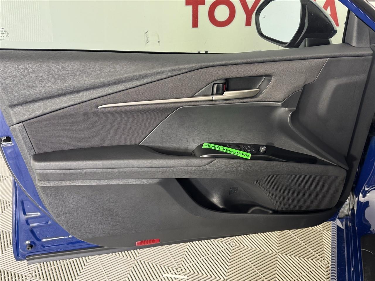 Toyota Camry Hybrid XLE 2026