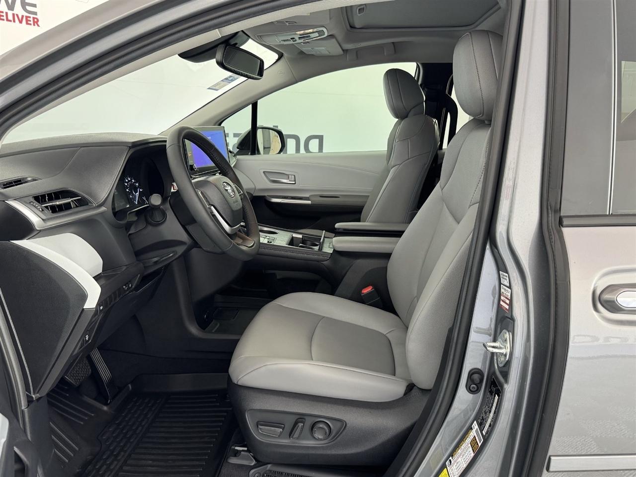 Toyota Sienna XLE 7-Passenger 2026