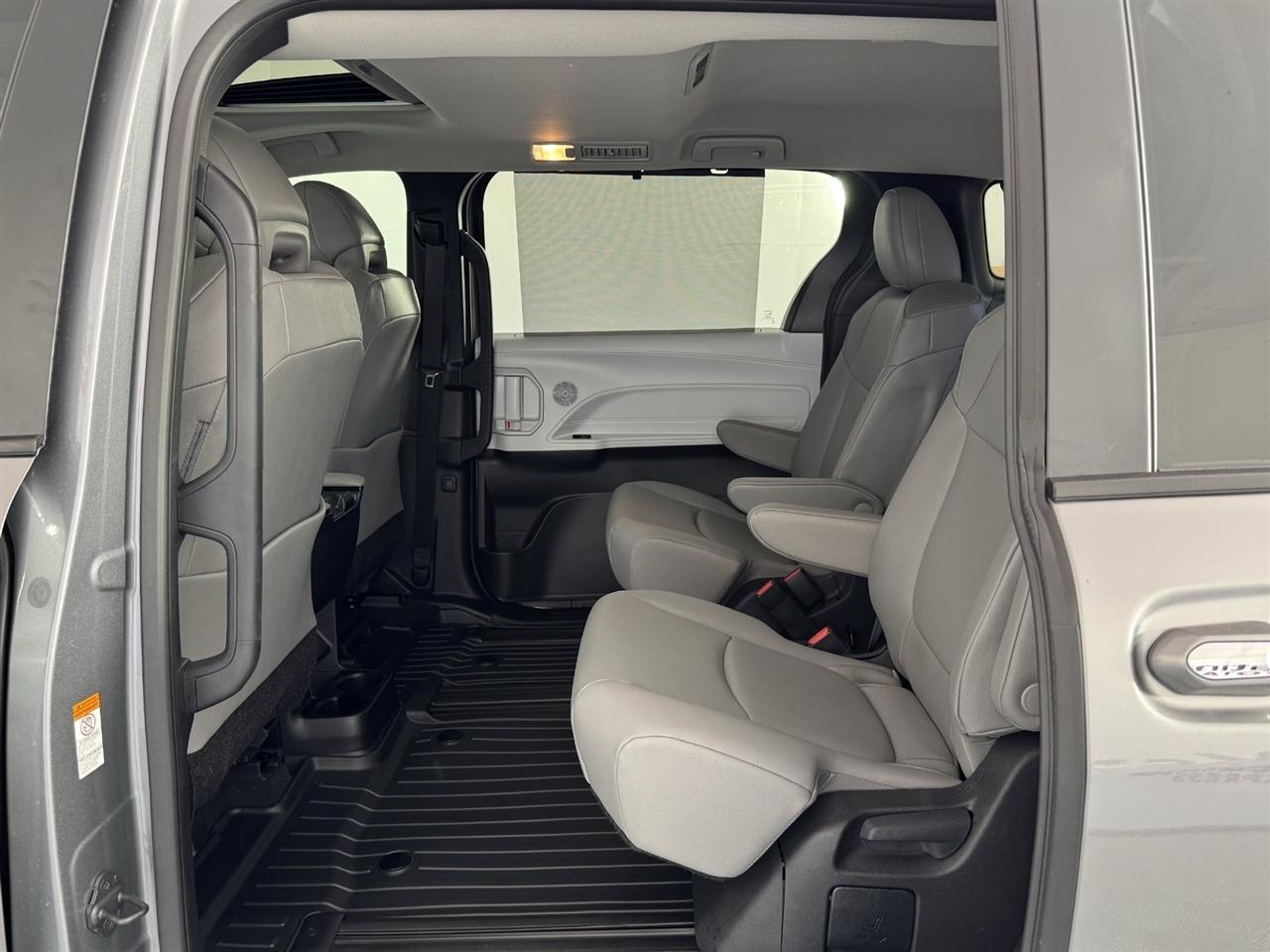 Toyota Sienna XLE 7-Passenger 2026