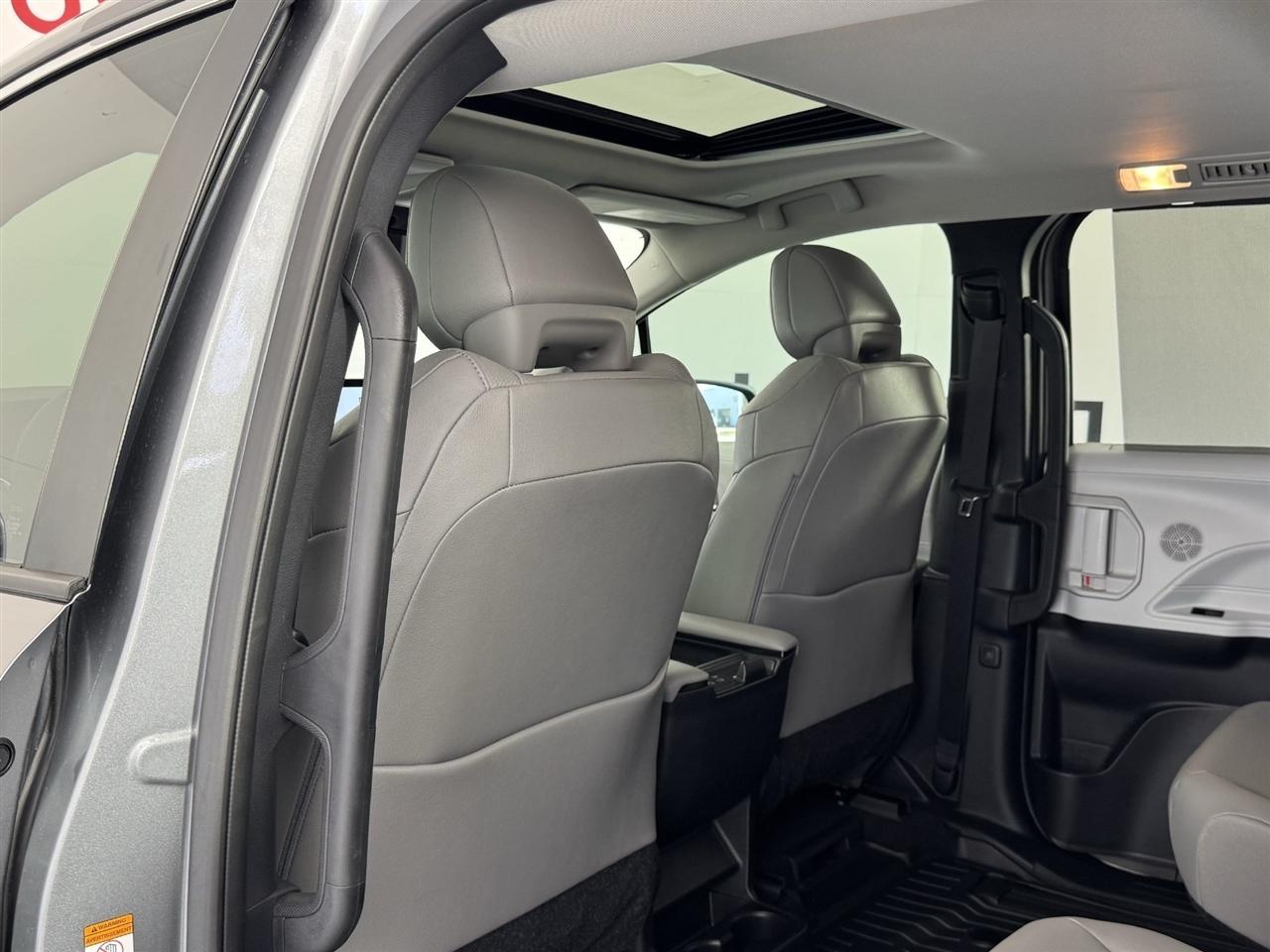 Toyota Sienna XLE 7-Passenger 2026