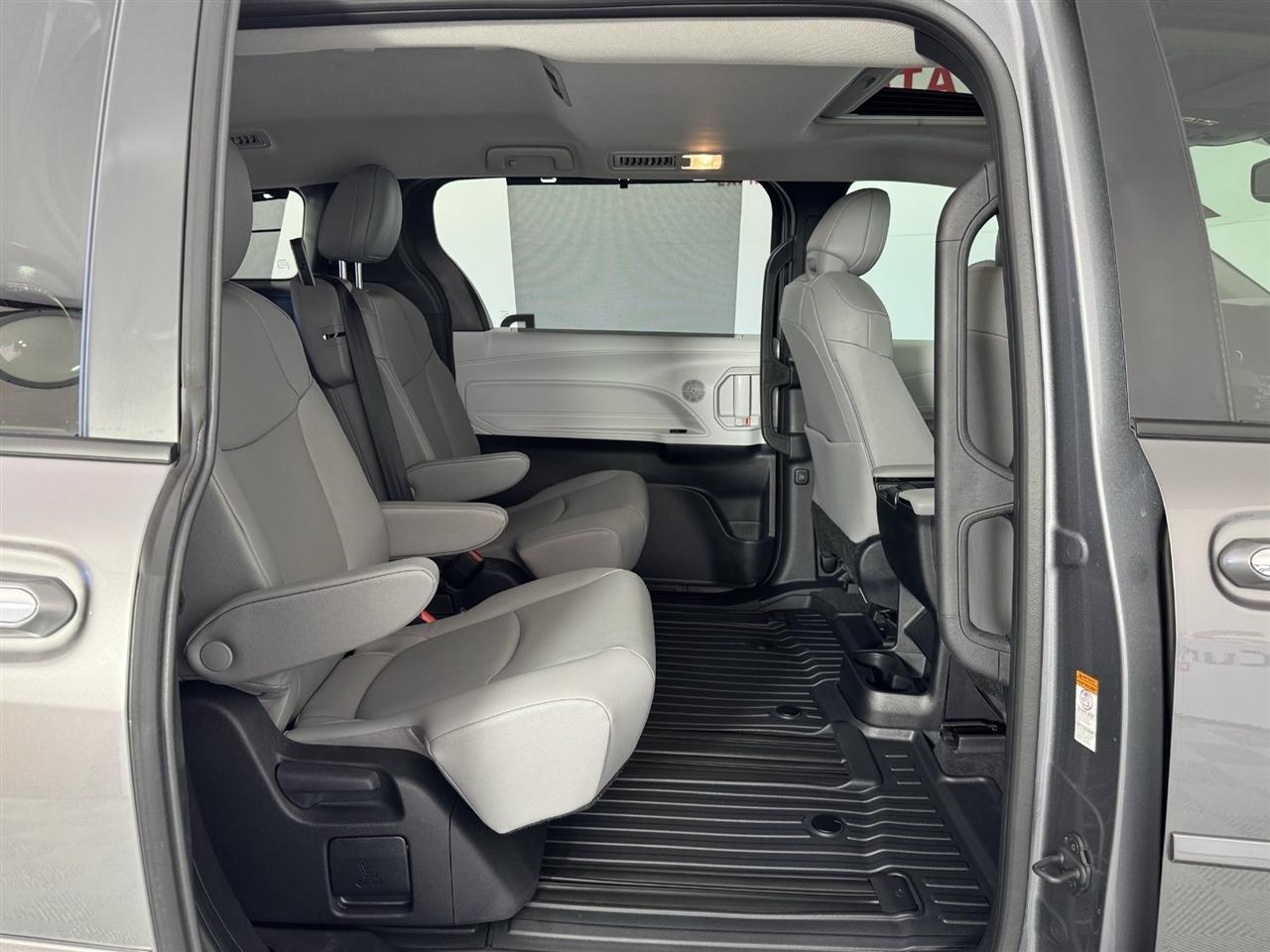 Toyota Sienna XLE 7-Passenger 2026