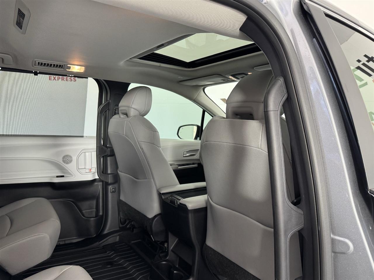 Toyota Sienna XLE 7-Passenger 2026