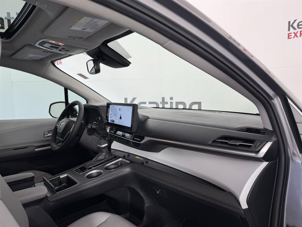 Toyota Sienna XLE 7-Passenger 2026