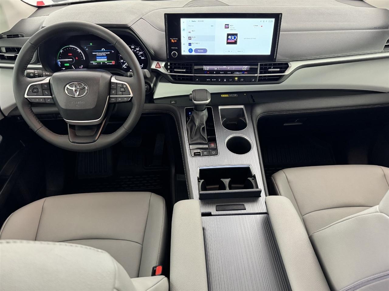 Toyota Sienna XLE 7-Passenger 2026