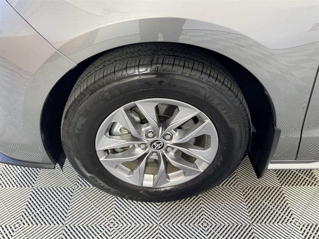 Toyota Sienna XLE 7-Passenger 2026