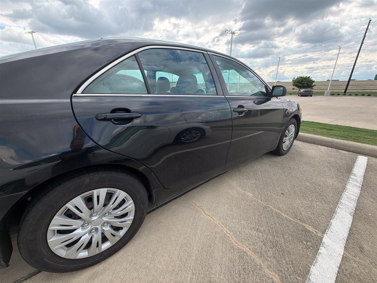Toyota Camry LE 6-Spd AT 2011