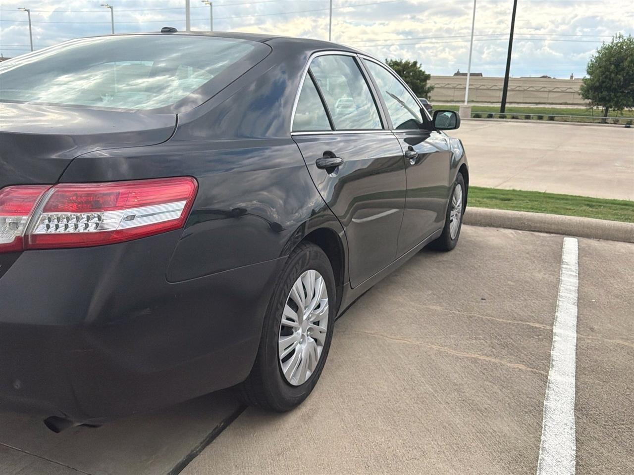 Toyota Camry LE 6-Spd AT 2011