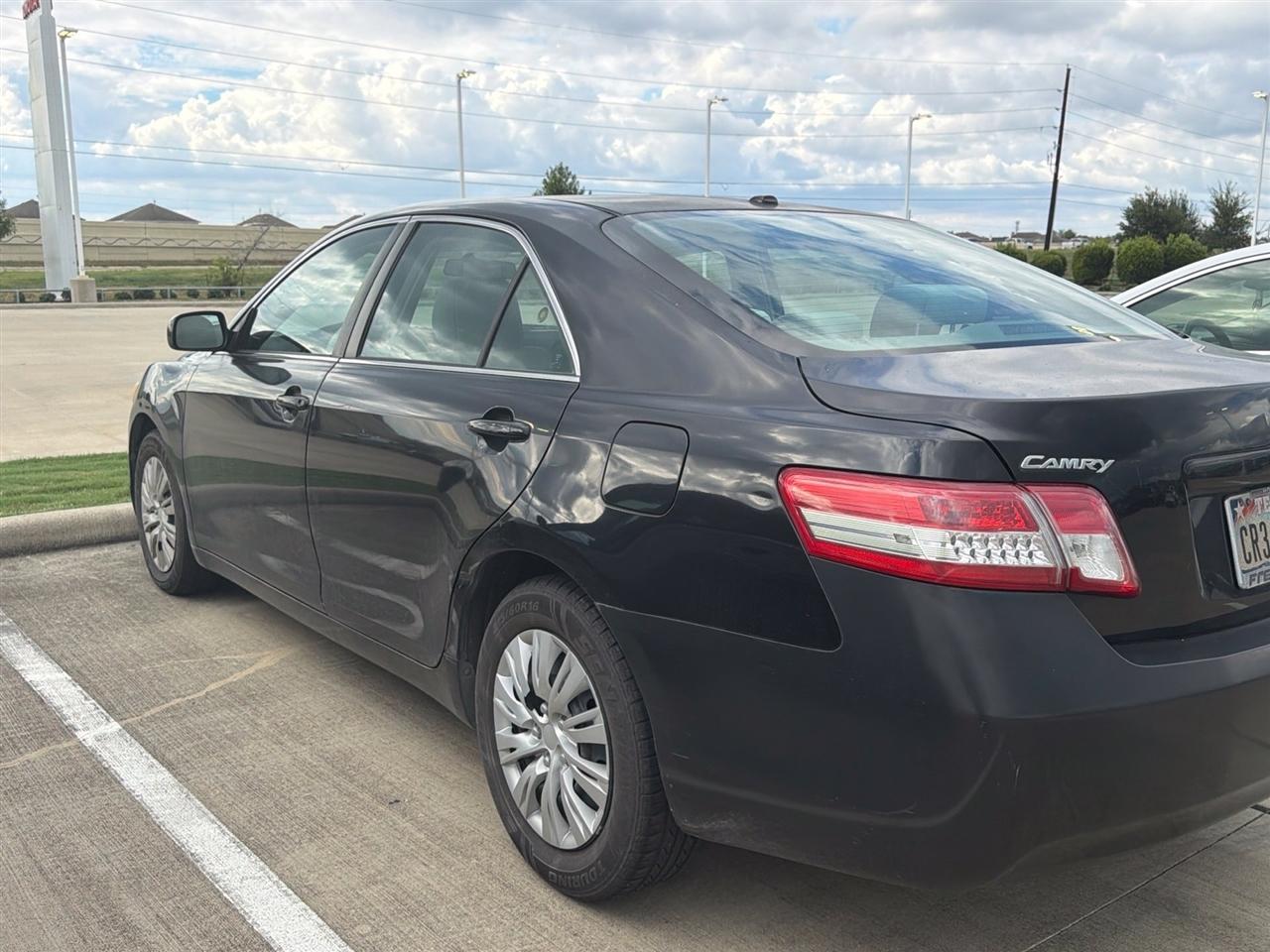 Toyota Camry LE 6-Spd AT 2011