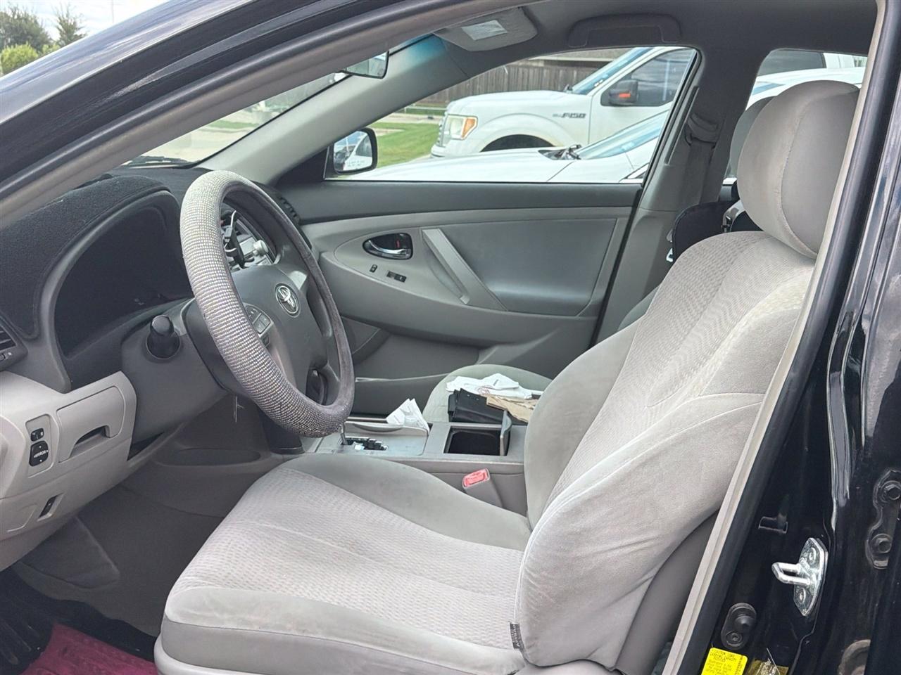 Toyota Camry LE 6-Spd AT 2011