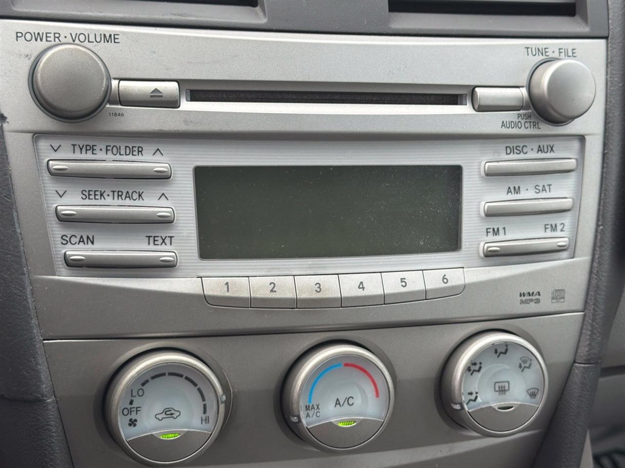 Toyota Camry LE 6-Spd AT 2011