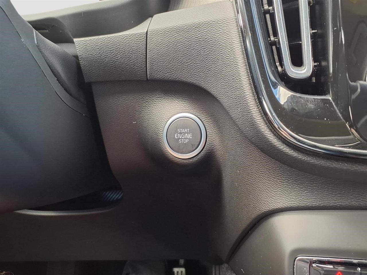 Volvo XC40 B4 Core 2023