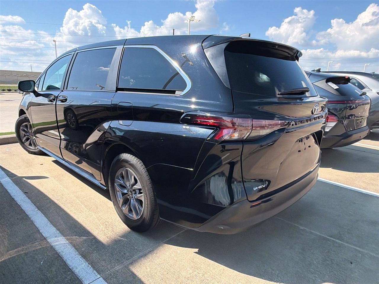 Toyota Sienna LE 8-Passenger 2025