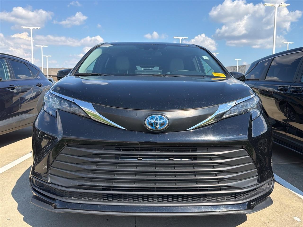 Toyota Sienna LE 8-Passenger 2025
