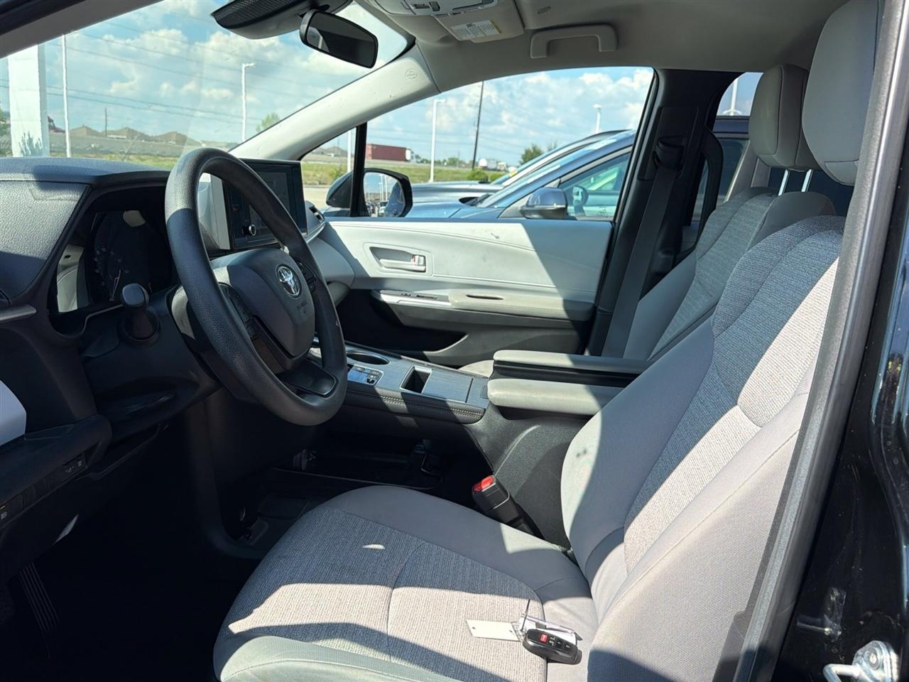 Toyota Sienna LE 8-Passenger 2025