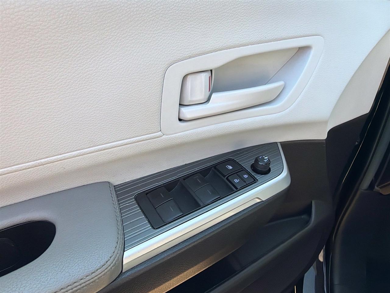 Toyota Sienna LE 8-Passenger 2025
