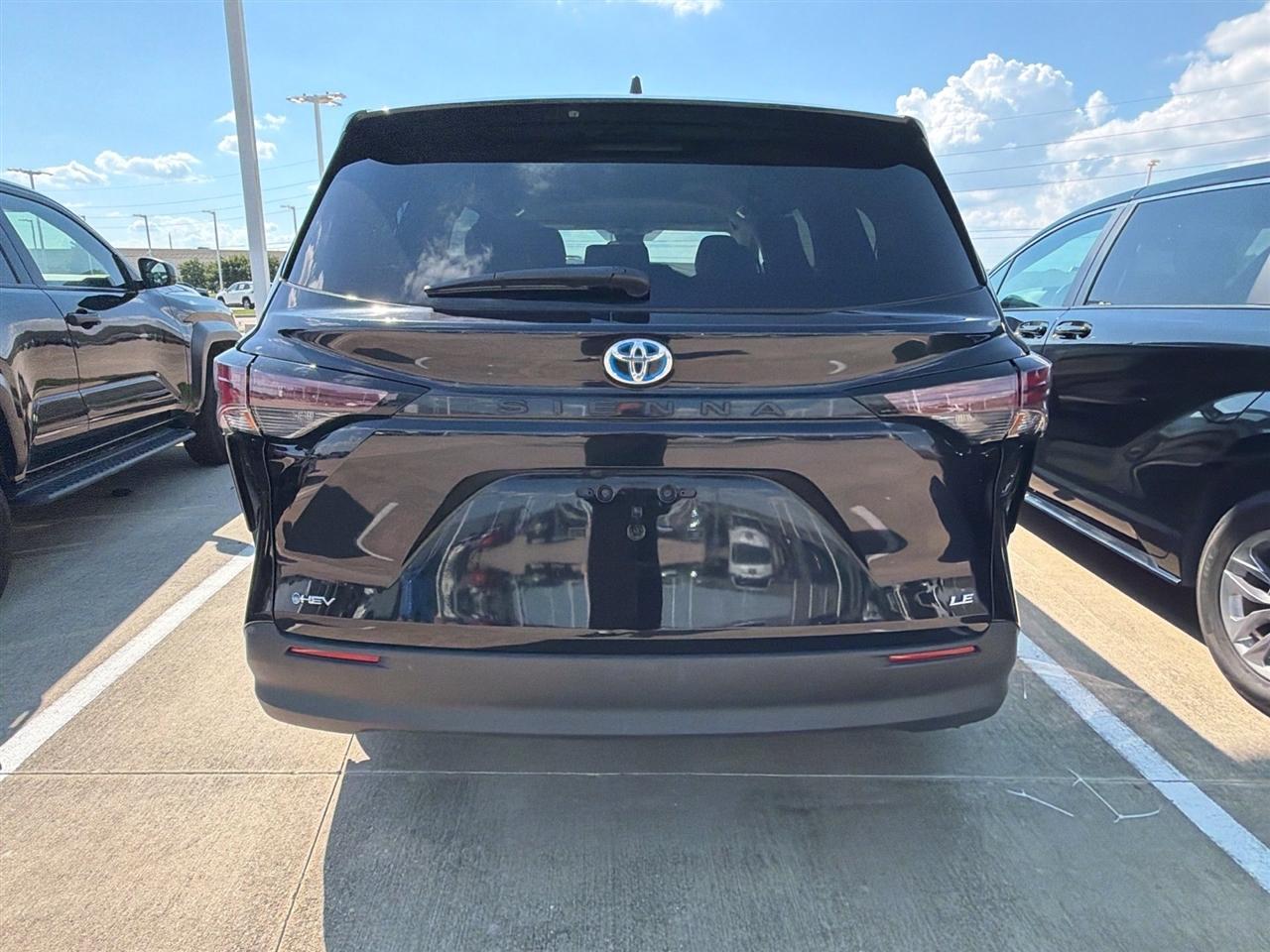 Toyota Sienna LE 8-Passenger 2025