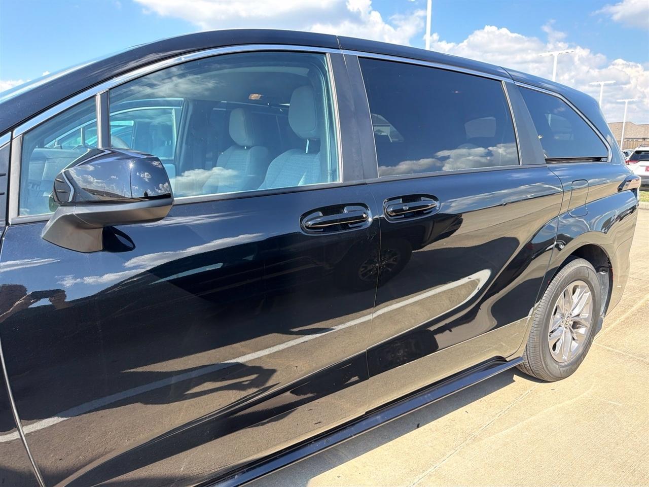 Toyota Sienna LE 8-Passenger 2025