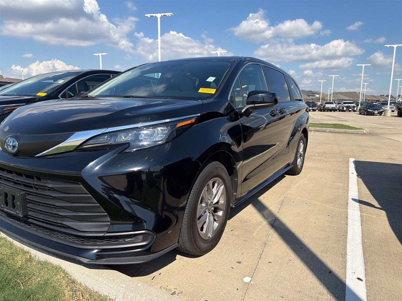 Toyota Sienna LE 8-Passenger 2025