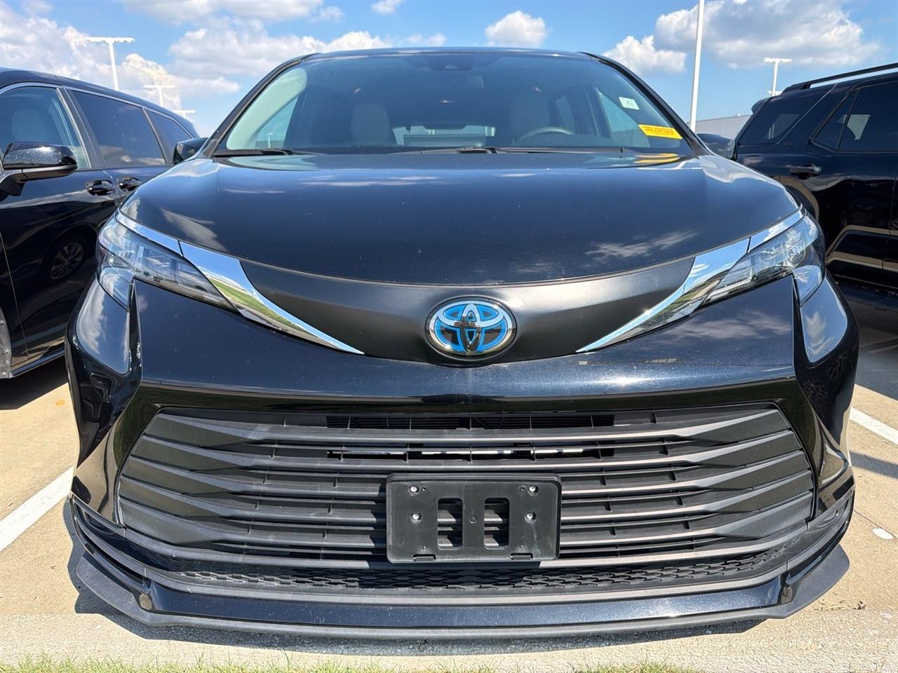 Toyota Sienna LE 8-Passenger 2025