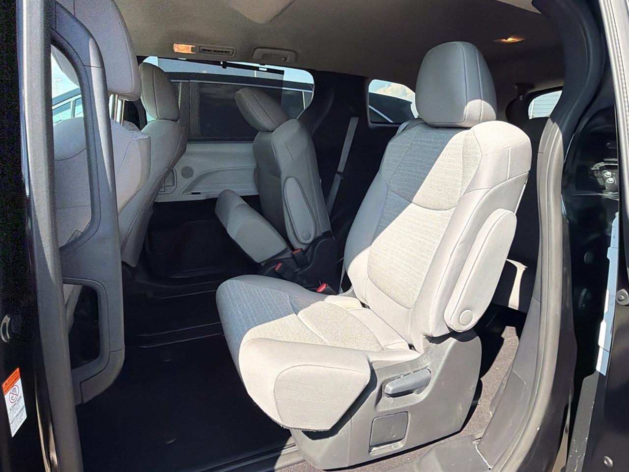 Toyota Sienna LE 8-Passenger 2025