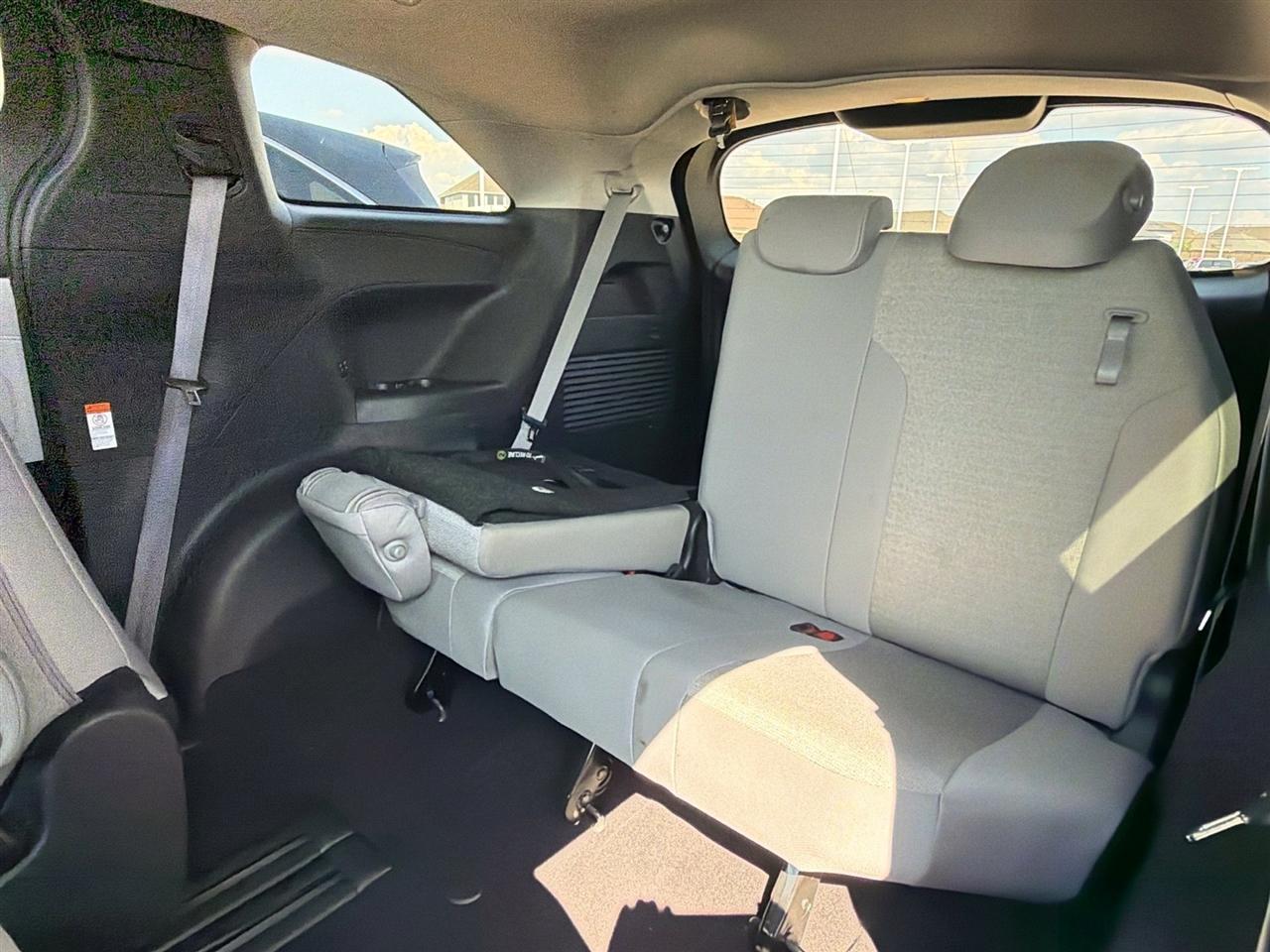 Toyota Sienna LE 8-Passenger 2025